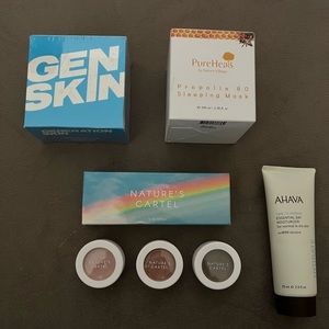 Sleeping mask with moisturizer I patches and triple eyeshadow pack